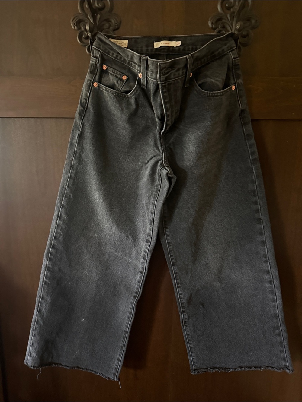 Levi’s women’s Black XL Straight Jeans, High Waist 25 x 31